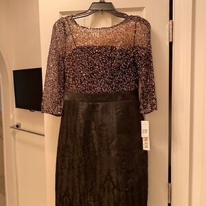 Gold and black Kay Unger Short Evening Dress Size 4